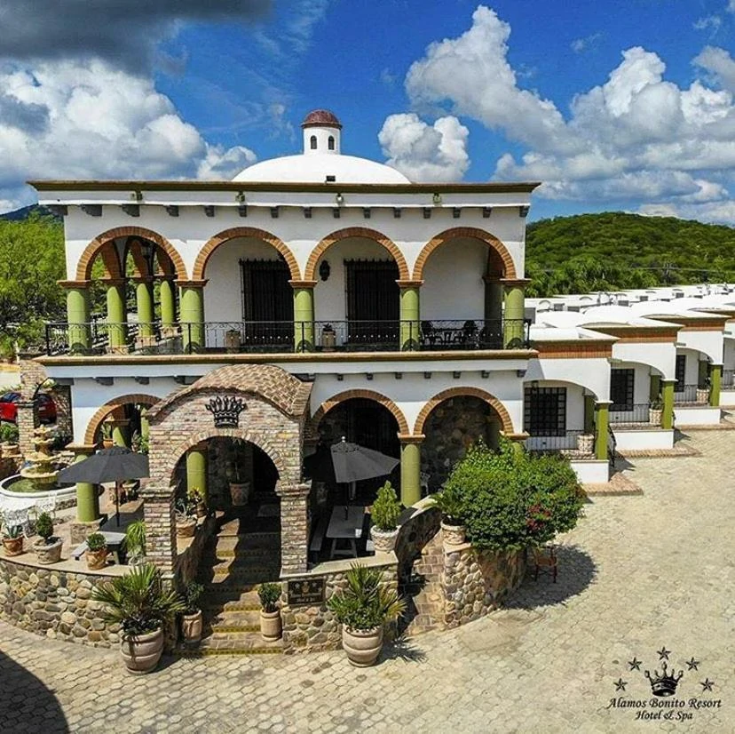 Habitación con jacuzzi en hotel alamos-bonito-resort en Álamos, Sonora