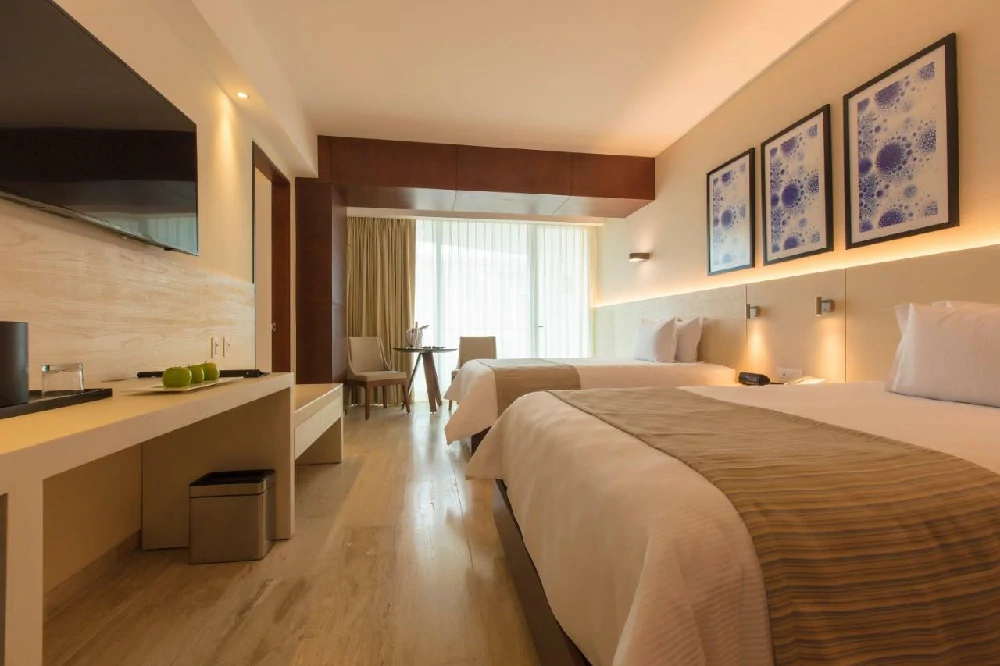 Habitación con jacuzzi en hotel altitude-by-krystal-grand-punta-cancun-all-inclusive en Cancún, Quintana Roo