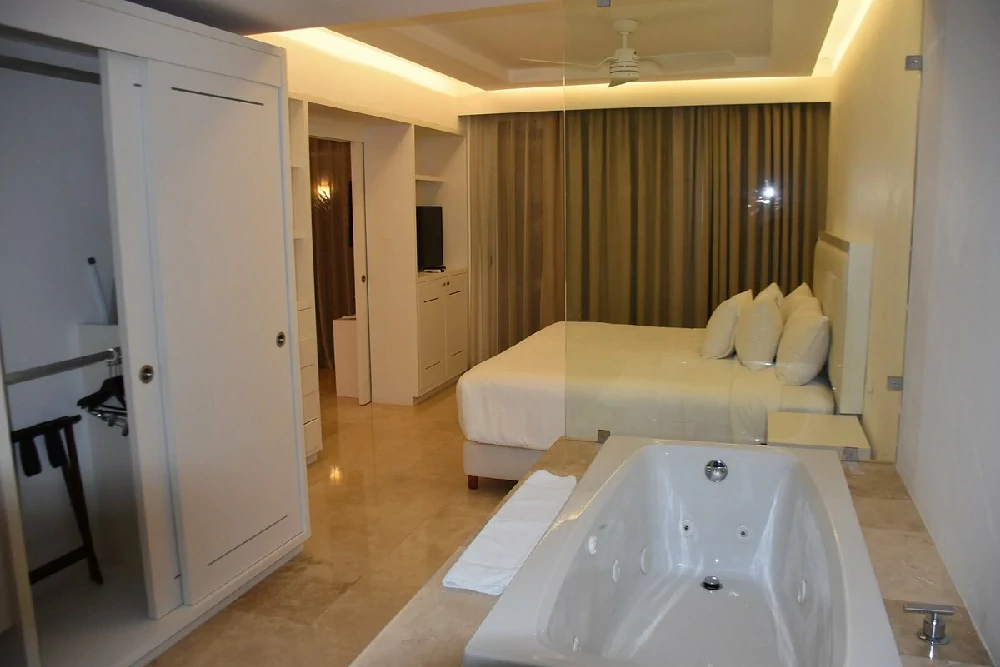 Habitación con jacuzzi en hotel antera-suites-playa-del-carmen en Playa del Carmen, Quintana Roo