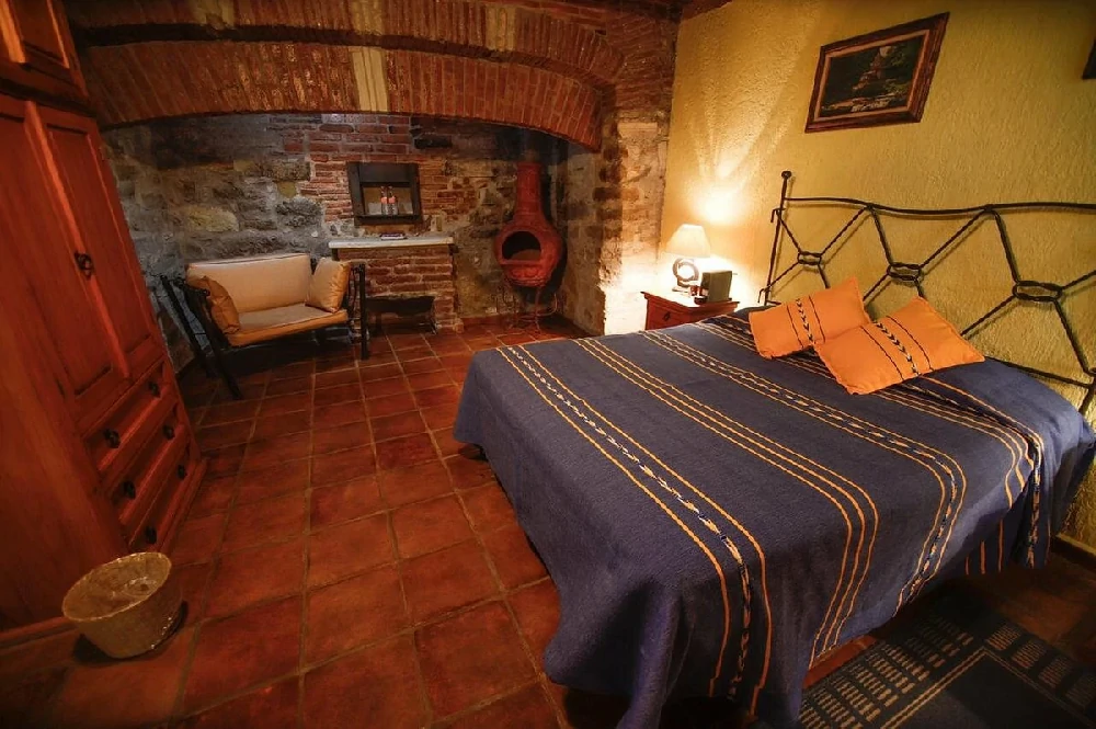 Habitación con jacuzzi en hotel antiguo-vapor-categoraa-especial en Guanajuato, Guanajuato
