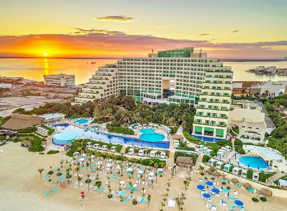 Habitación con jacuzzi en hotel aqua-cancun en Cancún, Quintana Roo