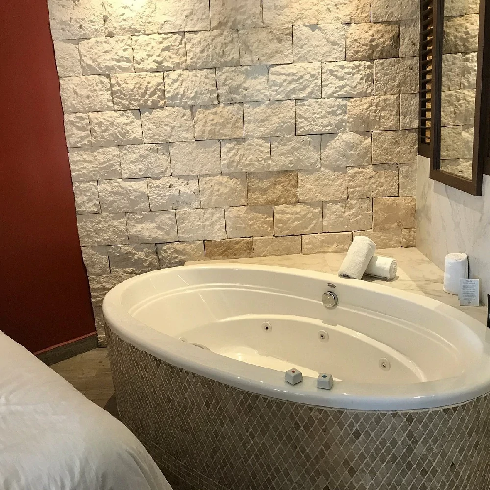 Habitación con jacuzzi en hotel aventura-cove-palace en Puerto Aventuras, Quintana Roo