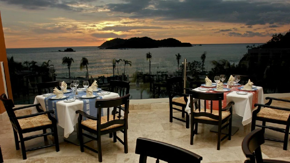 Hoteles románticos todo incluido azul-ixtapa-grand en Ixtapa, Guerrero