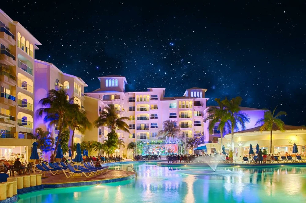 Habitación con jacuzzi en hotel barcelo-costa-cancun en Cancún, Quintana Roo
