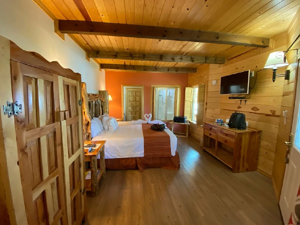 Habitación con jacuzzi en hotel best-western-the-lodge-at-creel en Creel, Chihuahua