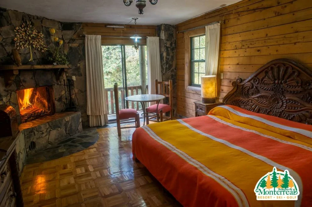 Habitación con jacuzzi en hotel bosques-monterreal en Mesa de las Tablas, Coahuila