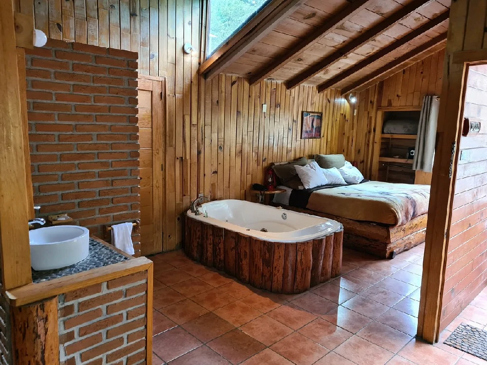 Habitación con jacuzzi en hotel cabaa-as-el-estribo en Valle de Bravo, Estado de México