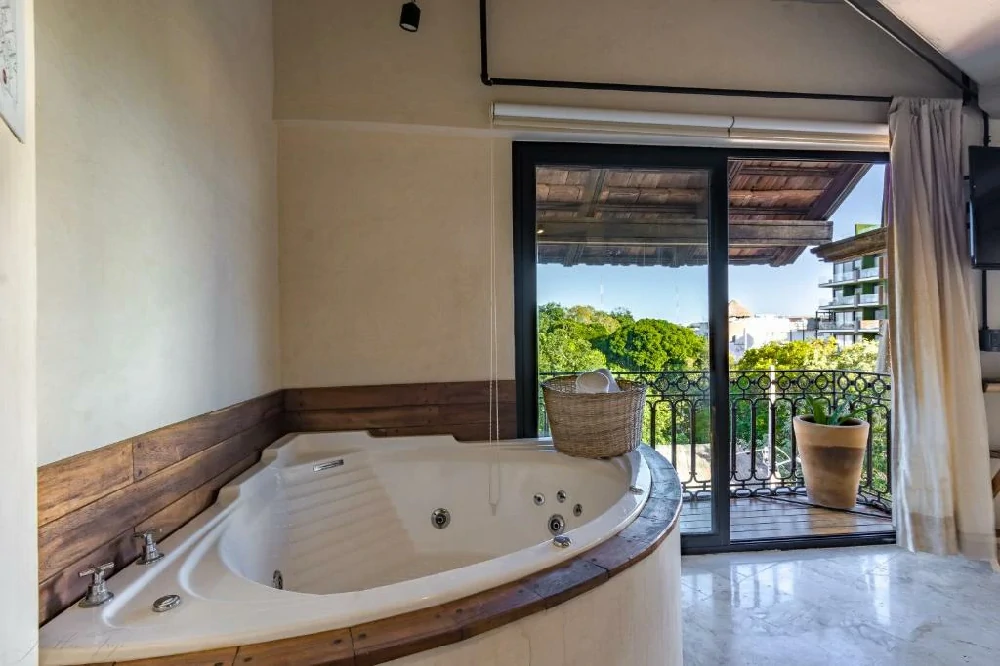 Habitación con jacuzzi en hotel caribbean-paradise-resorts-spa-sa-de-cv en Playa del Carmen, Quintana Roo