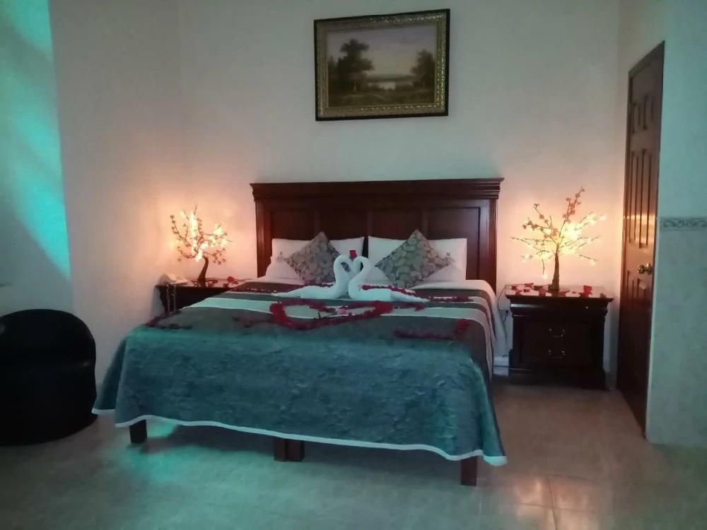 Habitación con jacuzzi en hotel casona-misiones en Querétaro, Querétaro