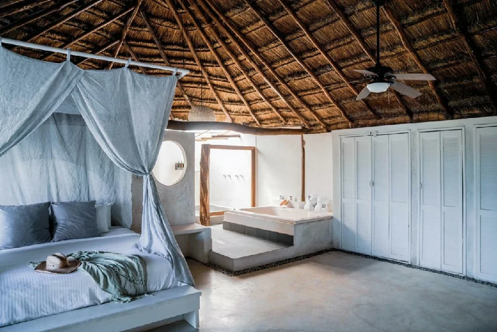 Habitación con jacuzzi en hotel coco-tulum-beach-bar en Tulum, Quintana Roo