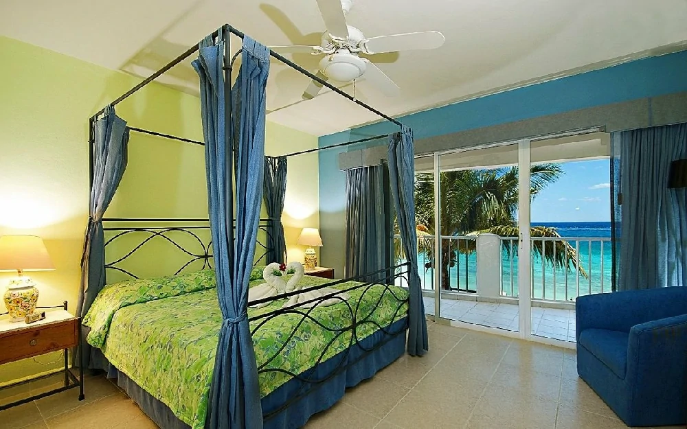 Habitación con jacuzzi en hotel cozumel-penthouse-condo-las-brisas-702 en Cozumel, Cozumel