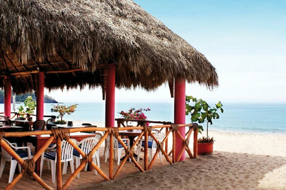 Hoteles románticos todo incluido decameron-los-cocos en Rincón de Guayabitos, Nayarit