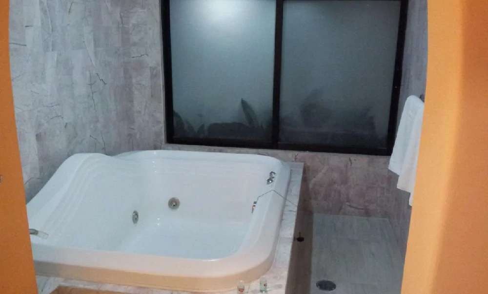Habitación con jacuzzi en hotel del-real-del-sol en Cuernavaca, Morelos