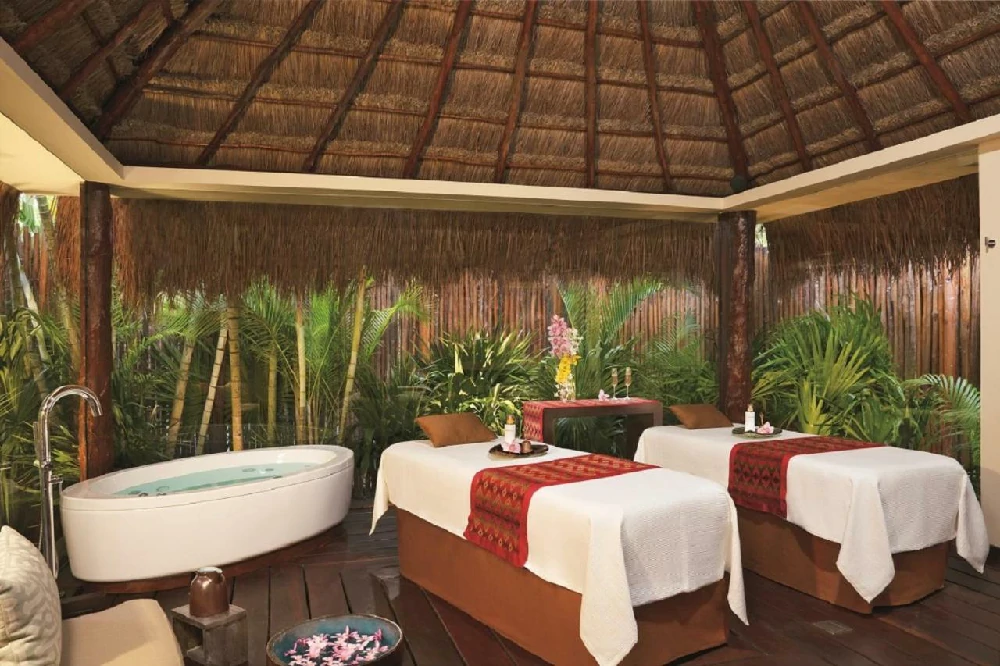 Habitación con jacuzzi en hotel dreams-riviera-cancun-resort en Puerto Morelos, Quintana Roo
