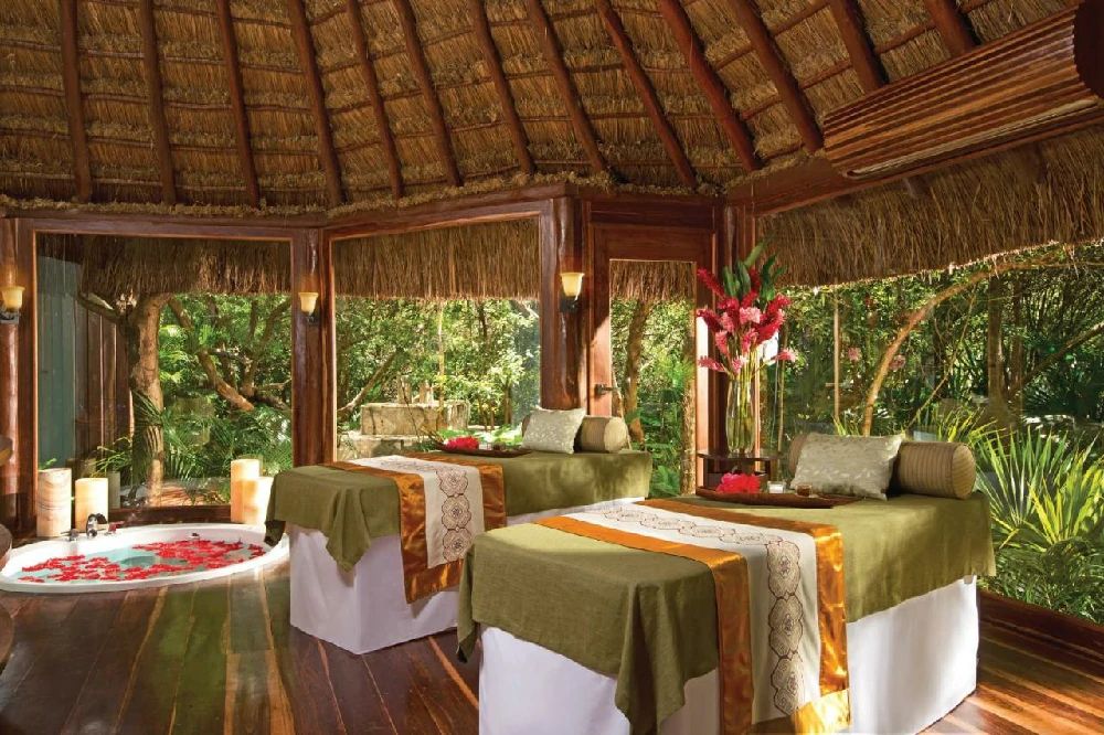 Habitación con jacuzzi en hotel dreams-tulum-resort-spa en Tulum, Quintana Roo