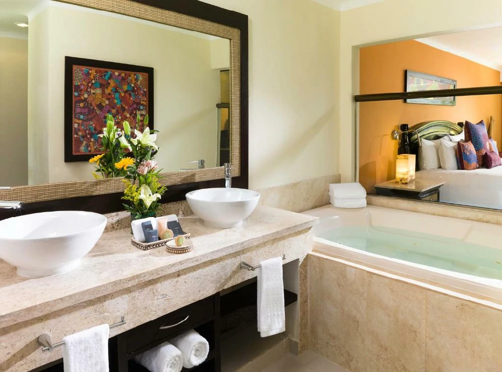 Habitación con jacuzzi en hotel el-dorado-royale-a-spa-resort-quintana-roo-mexico en Puerto Morelos, Quintana Roo