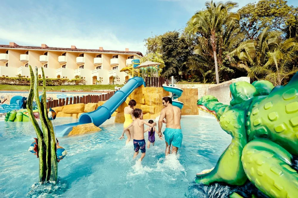 Habitación con jacuzzi en hotel family-selection-at-grand-palladium-vallarta-resort-amp-spa-all-inclusive en Punta Mita, Nayarit