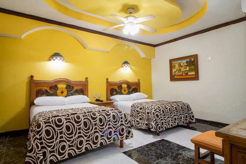 Habitación con jacuzzi en hotel flamboyanes en Mérida, Yucatán