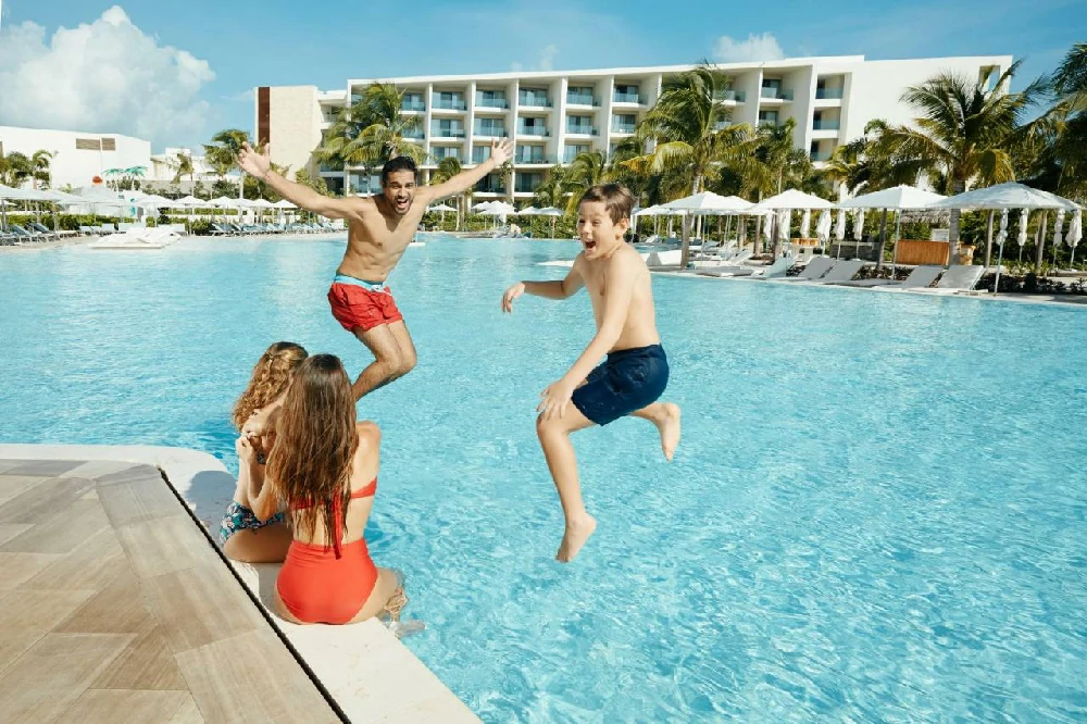 Habitación con jacuzzi en hotel grand-palladium-costa-mujeres-resort-amp-spa en Cancún, Quintana Roo