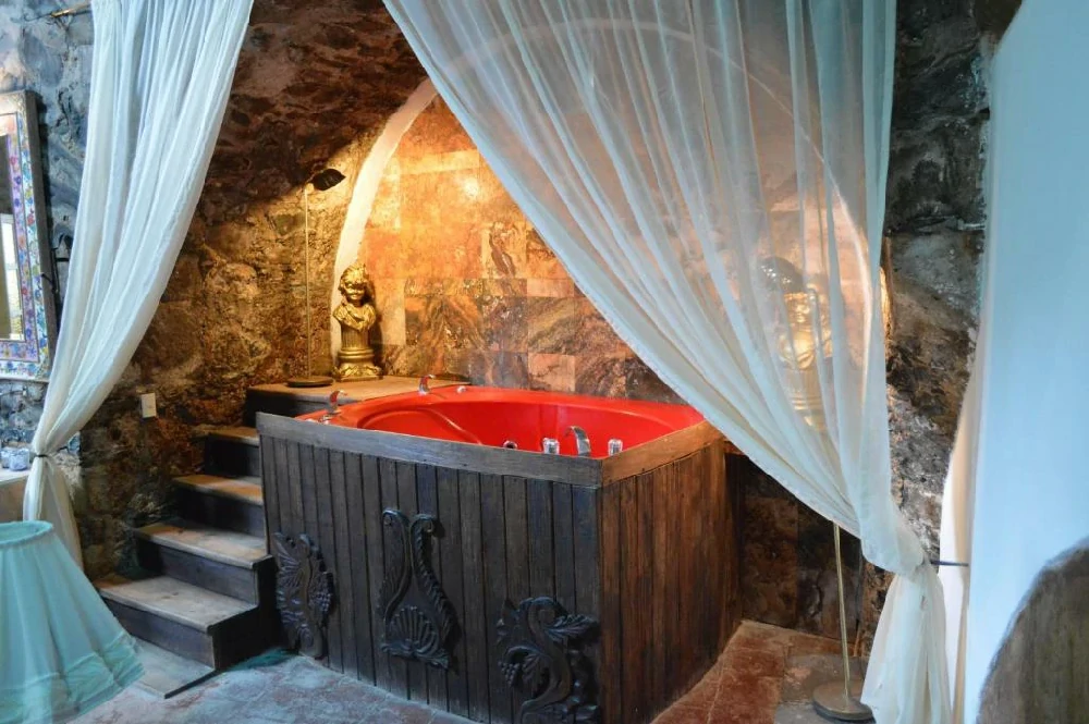 Habitación con jacuzzi en hotel hacienda-santa-maria-regla en Huasca de Ocampo, Hidalgo