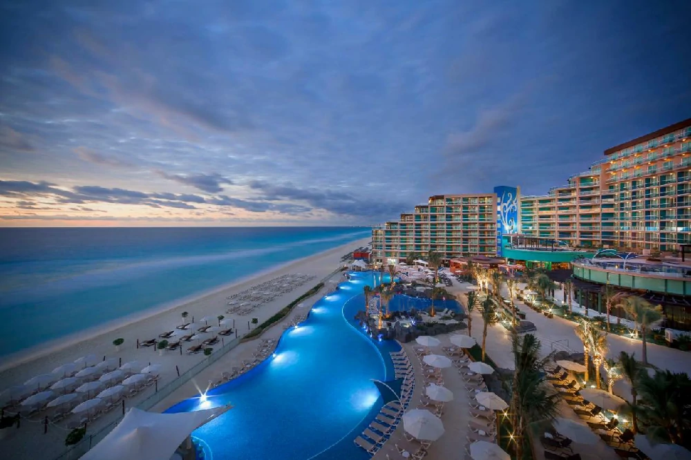 Habitación con jacuzzi en hotel hard-rock-hotel-cancun en Cancún, Quintana Roo