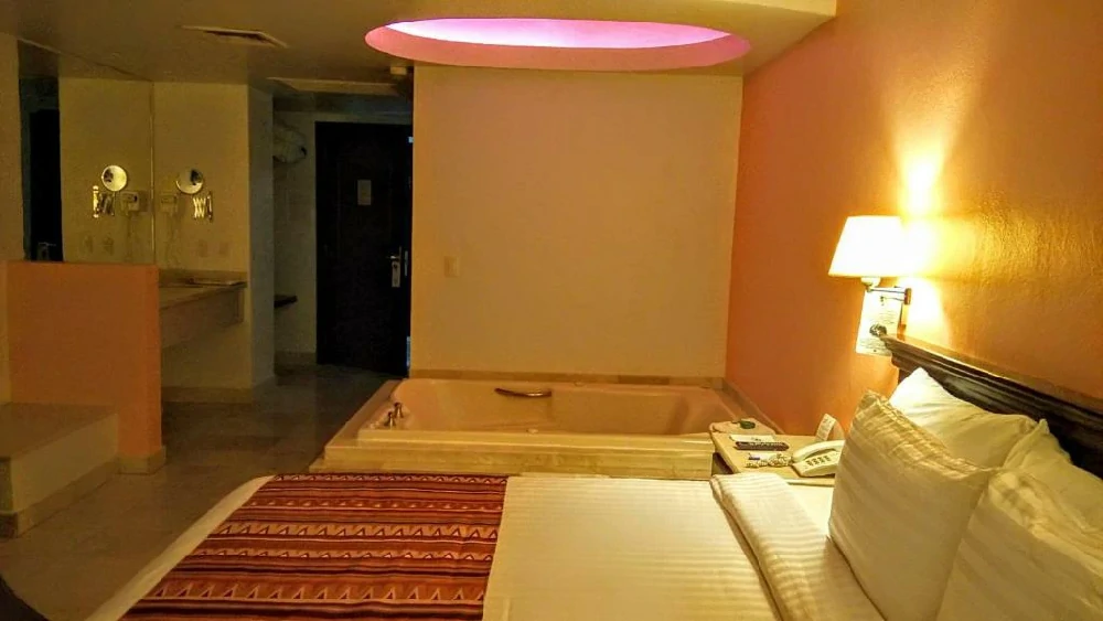 Habitación con jacuzzi en hotel hg en Guadalajara, Jalisco