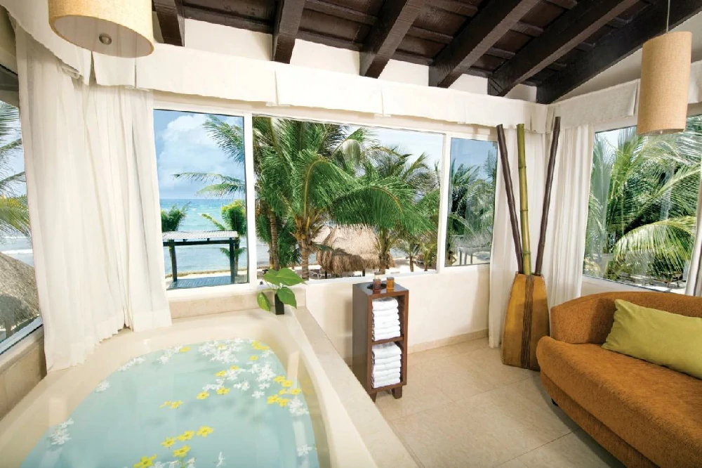 Habitación con jacuzzi en hotel hidden-beach-resort-kantenah-quintana-roo en Akumal, Quintana Roo