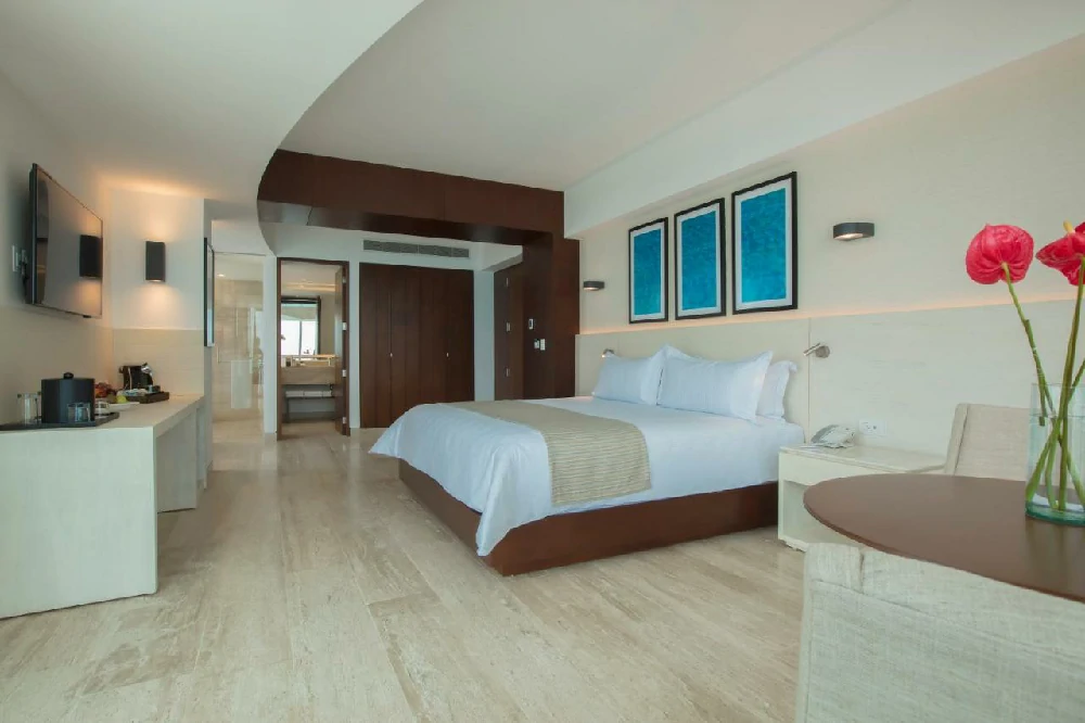 Habitación con jacuzzi en hotel krystal-grand-cancun en Cancún, Quintana Roo