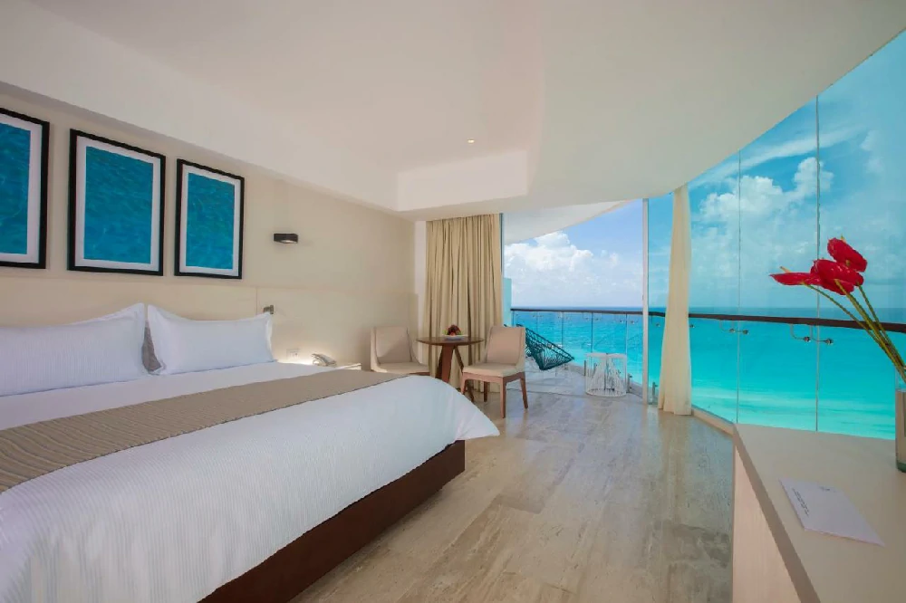 Habitación con jacuzzi en hotel krystal-grand-cancun en Cancún, Quintana Roo