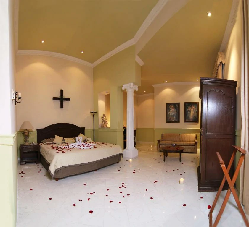 Habitación con jacuzzi en hotel la-mision-de-fray-diego en Mérida, Yucatán