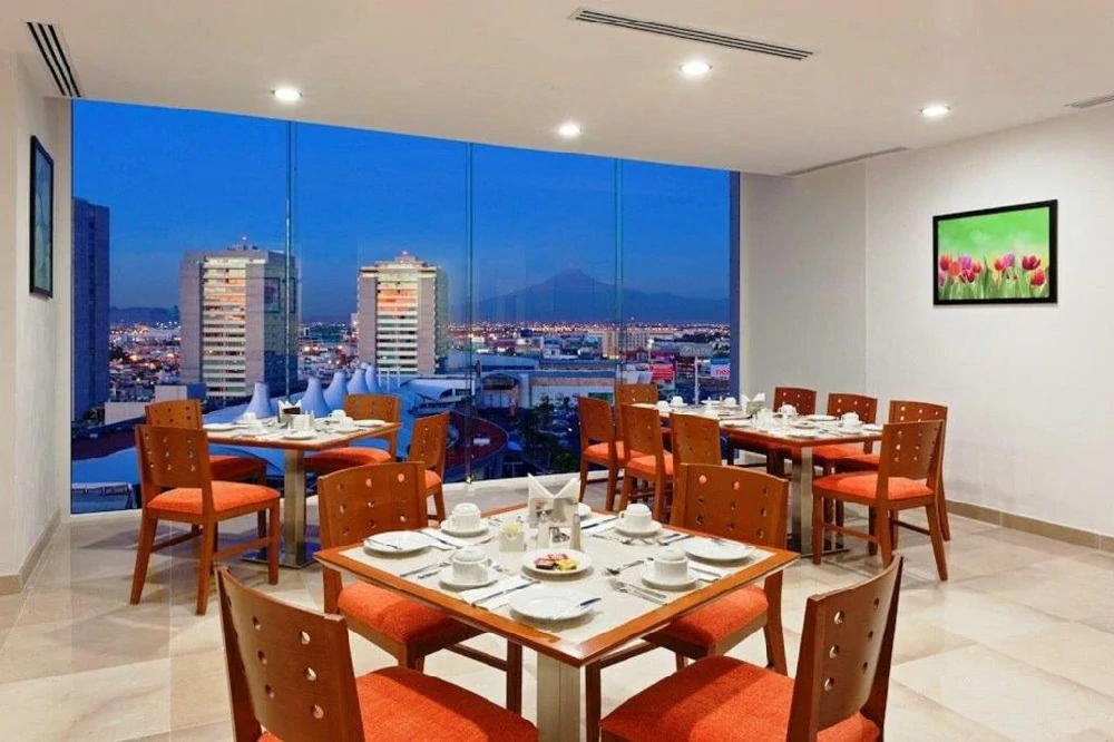 Habitación con jacuzzi en hotel la-quinta-inn-san-andra-c-s-cholula en Puebla, Puebla