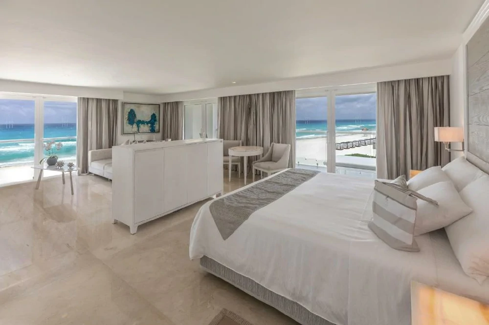 Habitación con jacuzzi en hotel le-blanc-spa-resort en Cancún, Quintana Roo