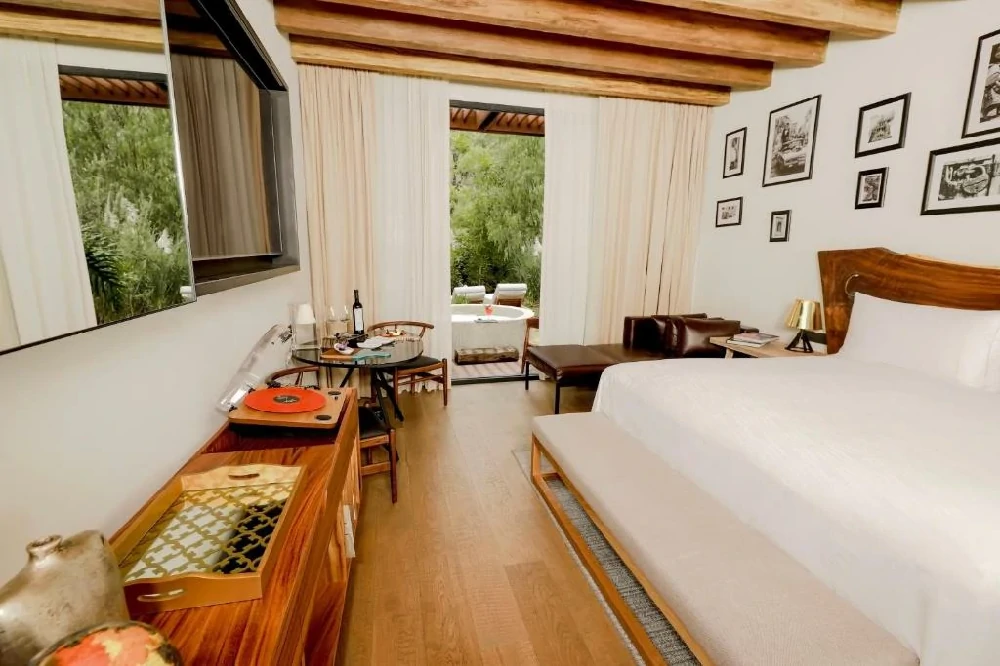 Habitación con jacuzzi en hotel live-aqua-san-miguel-de-allende-urban-resort en San Miguel de Allende, Guanajuato