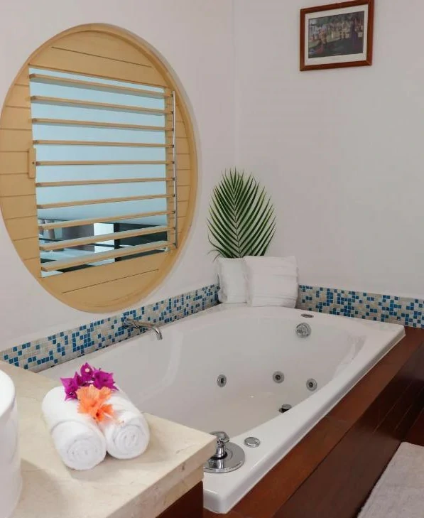 Habitación con jacuzzi en hotel maia-suites-cozumel-cozumel en Cozumel, Cozumel