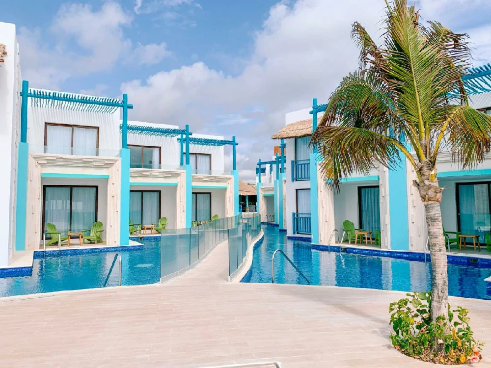 Habitación con jacuzzi en hotel margaritaville-island-reserve-riviera-cancun-by-karisma-all-inclusive en Puerto Morelos, Quintana Roo