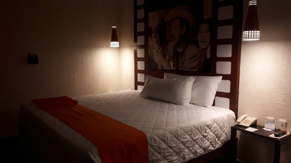 Habitación con jacuzzi en hotel medrano en Aguascalientes, Aguascalientes