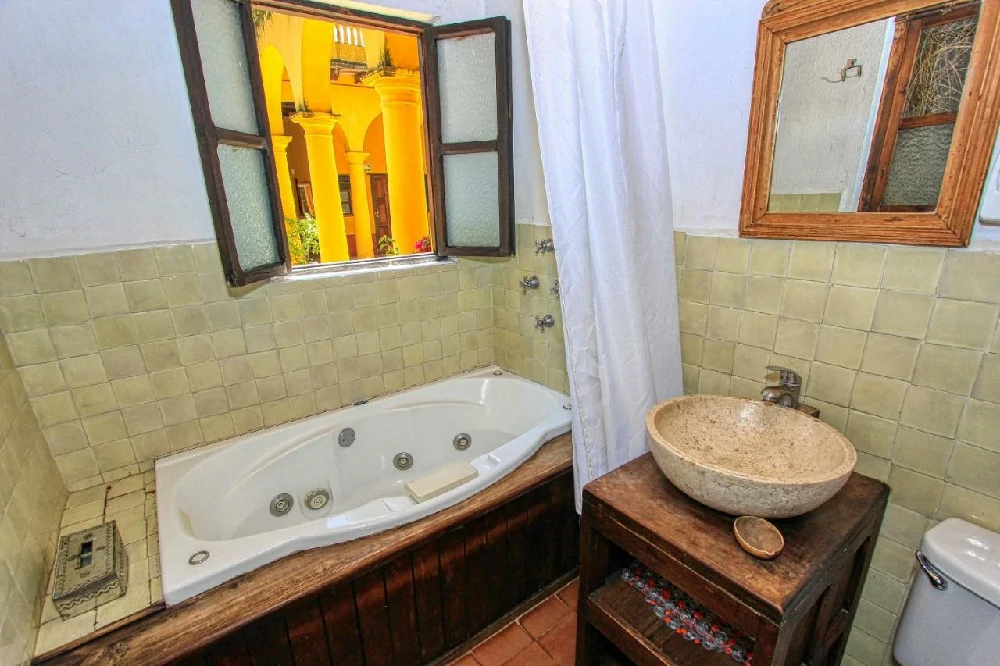 Habitación con jacuzzi en hotel museo-na-bolom en San Cristóbal de Las Casas, Chiapas