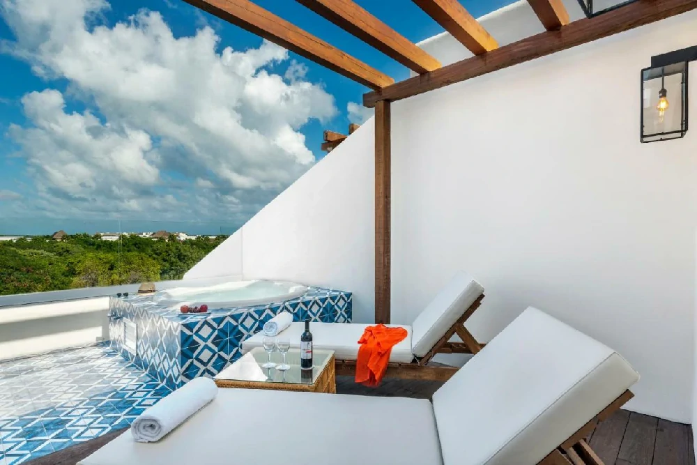 Habitación con jacuzzi en hotel ocean-riviera-paradise-el-beso-adults-only en Playa del Carmen, Quintana Roo