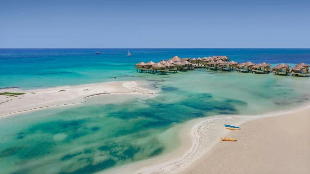 Habitación con jacuzzi en hotel palafitos-overwater-bungalows-at-el-dorado-maroma-gourmet-all-inclusive-by-karis en Playa del Carmen, Quintana Roo