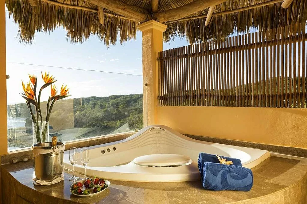 Habitación con jacuzzi en hotel palladium-vallarta-resort-spa en Punta Mita, Nayarit