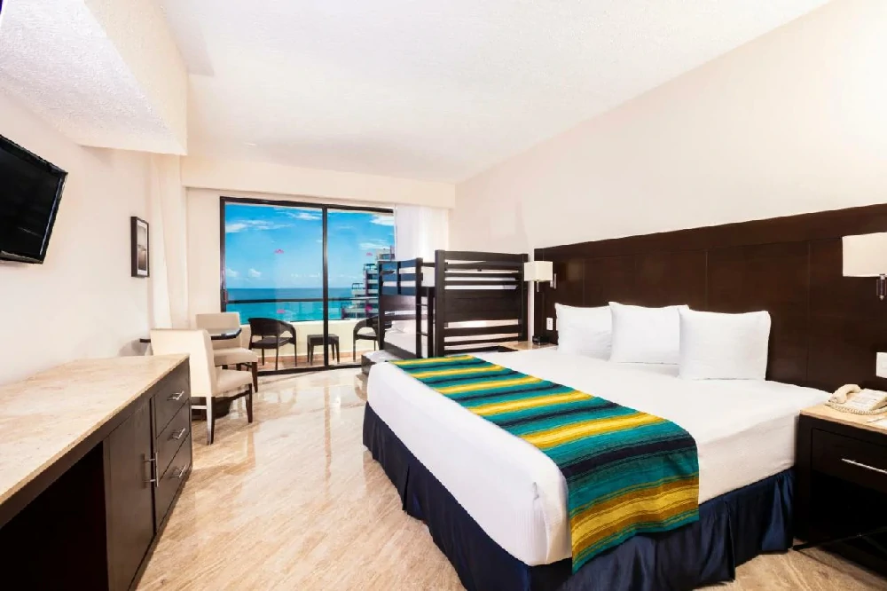 Habitación con jacuzzi en hotel paradise-club en Cancún, Quintana Roo