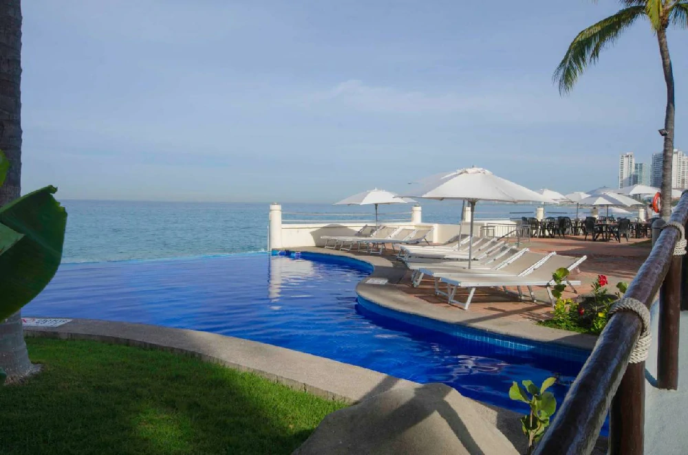Hoteles románticos todo incluido plaza-pelicanos-grand-beach-resort en Puerto Vallarta, Jalisco