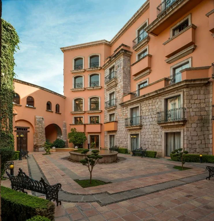 Habitación con jacuzzi en hotel quinta-real-zacatecas en Zacatecas, Zacatecas