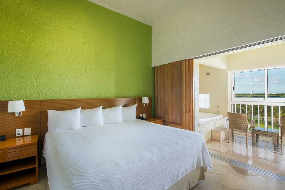 Habitación con jacuzzi en hotel raintree-s-club-regina-cancun en Cancún, Quintana Roo