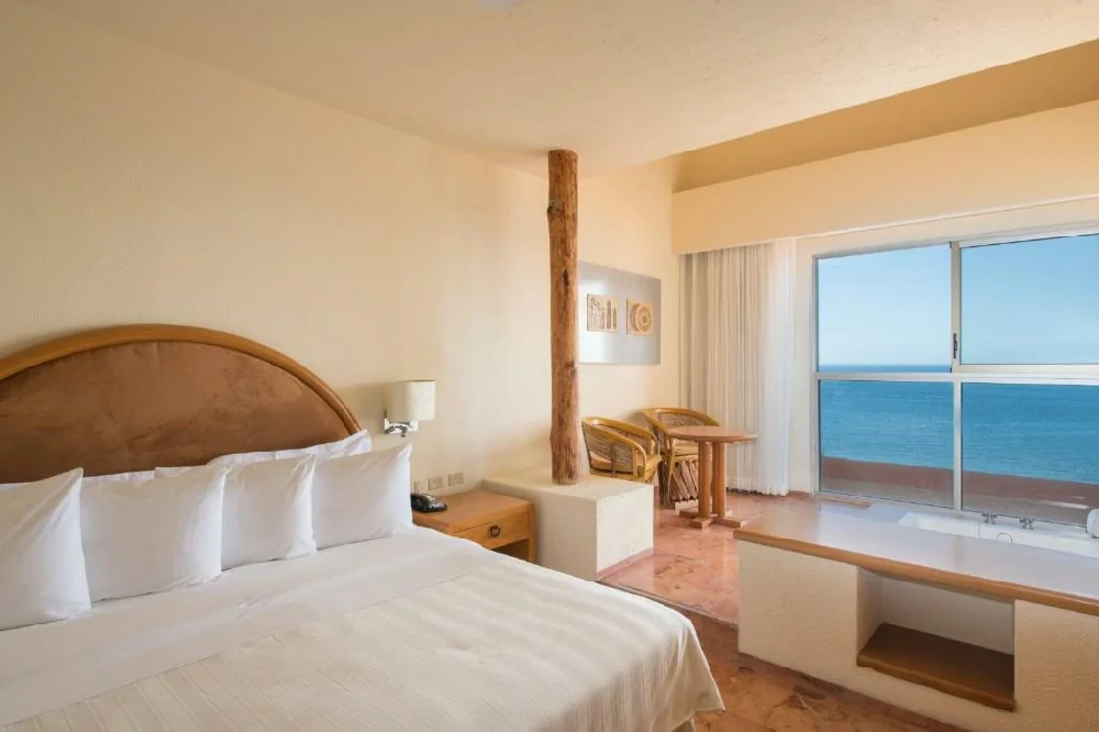 Habitación con jacuzzi en hotel raintree-s-club-regina en San José del Cabo, Baja California Sur