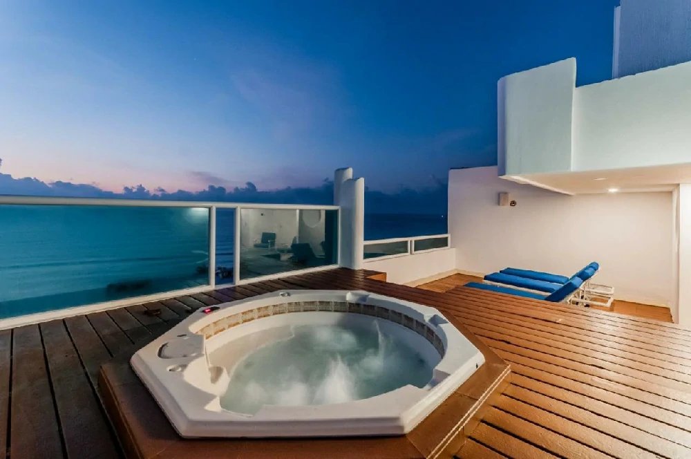 Habitación con jacuzzi en hotel residencial-las-brisas en Cancún, Quintana Roo