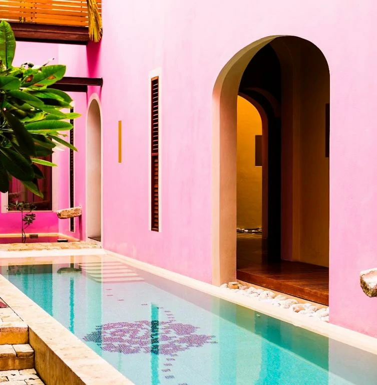 Habitación con jacuzzi en hotel rosas en Mérida, Yucatán