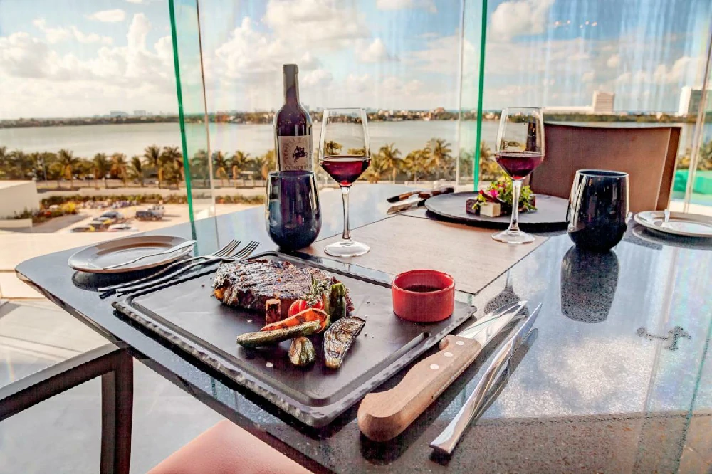 Hoteles románticos todo incluido royalton-cancun-resort-amp-spa en Cancún, Quintana Roo