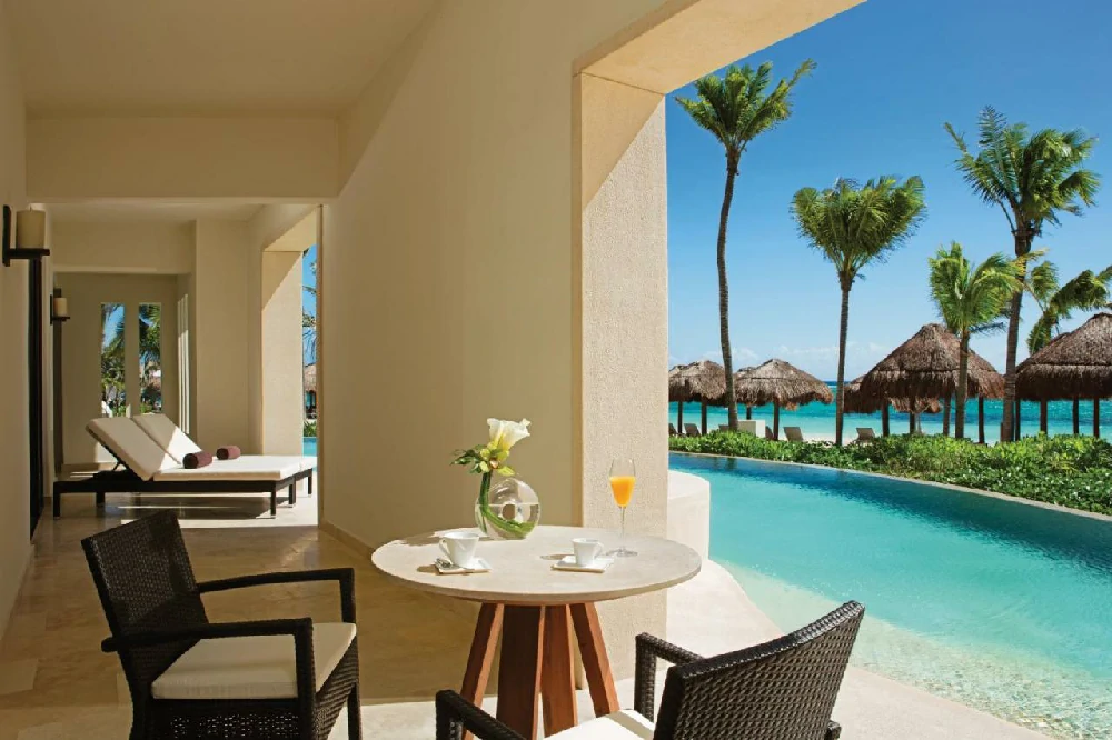 Habitación con jacuzzi en hotel secrets-akumal-riviera-maya-akumal en Akumal, Quintana Roo