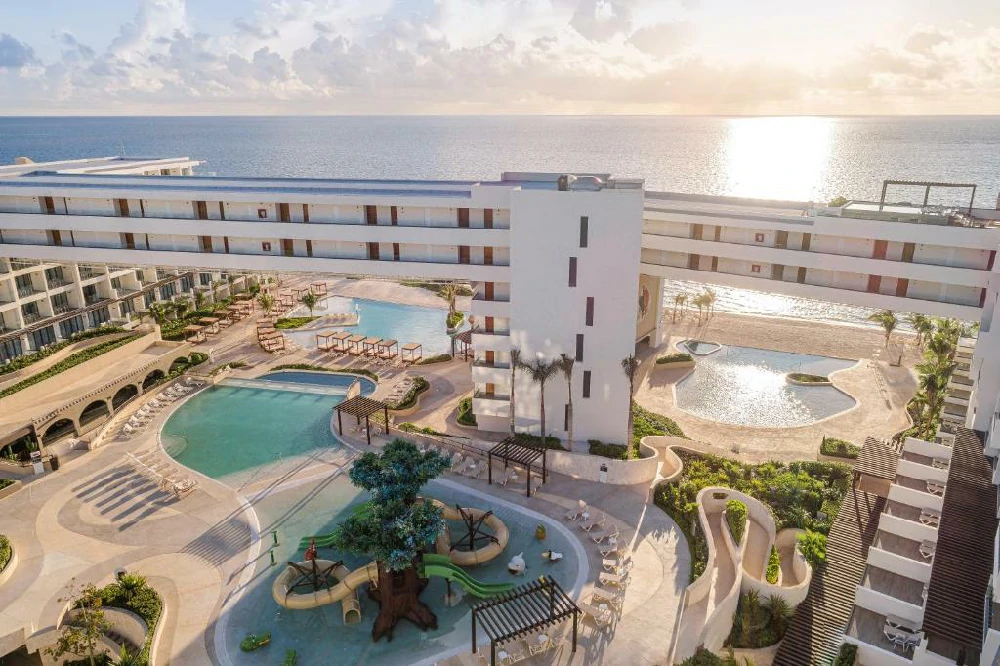 Habitación con jacuzzi en hotel sensira-resort-and-spa-riviera-maya en Puerto Morelos, Quintana Roo